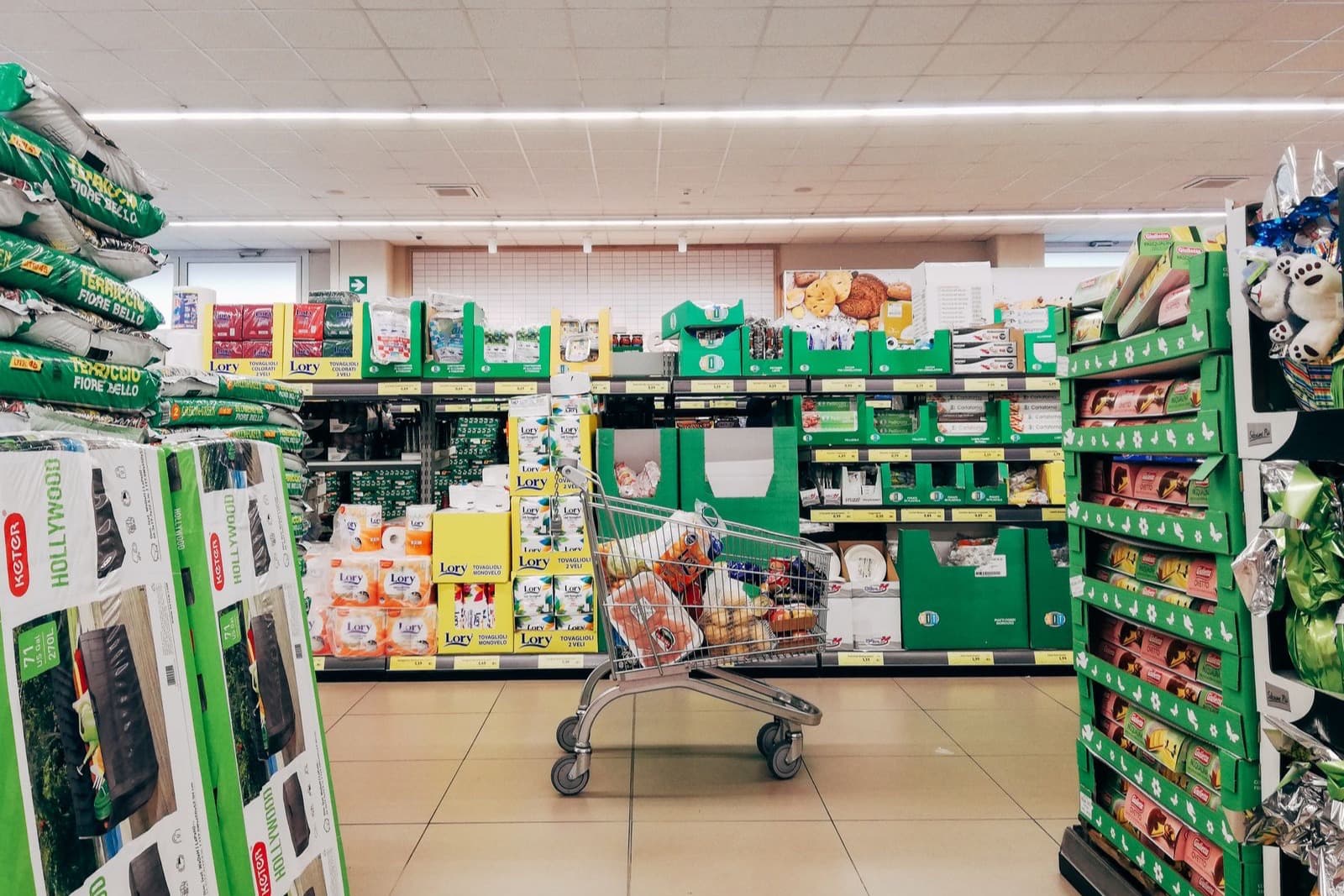 A shopping cart in a supermarket aisle in Padova, Italy